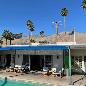 desert-paradise-gay-mens-clothing-optional-resort.palm-springs-ca-hotels.com/