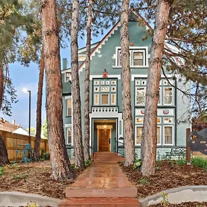 Hotel Flora House